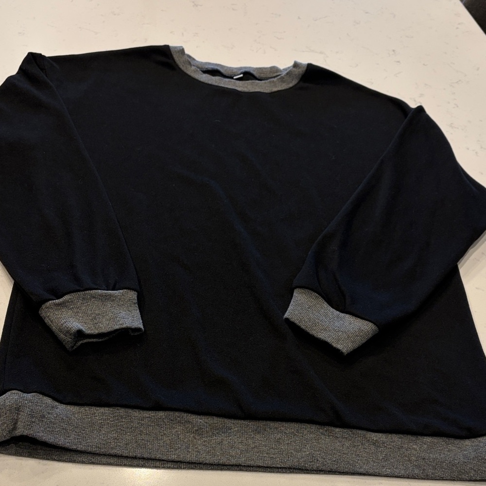 Women’s Black and Gray Sweater